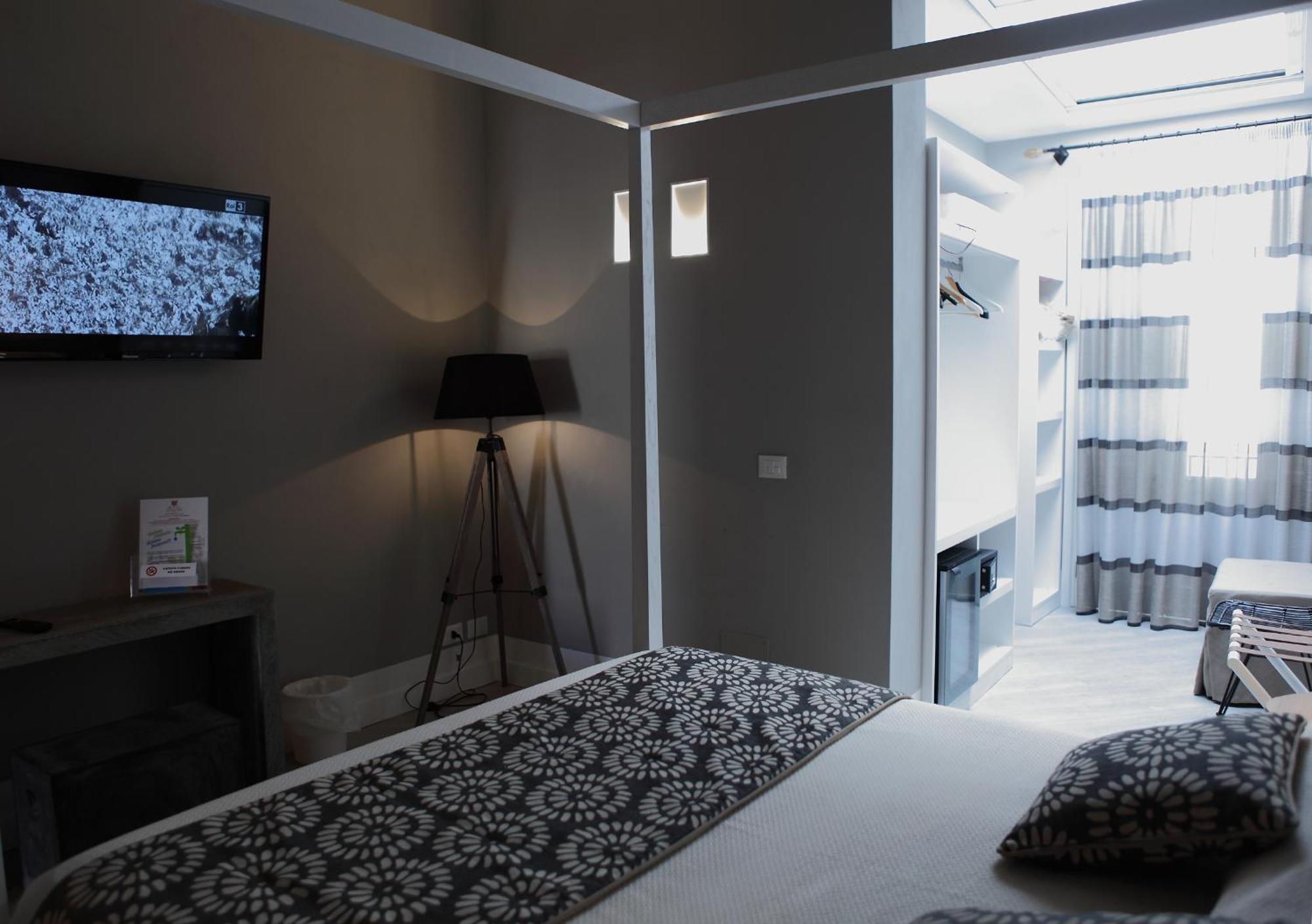 Aegusa Hotel فافينانا الغرفة الصورة