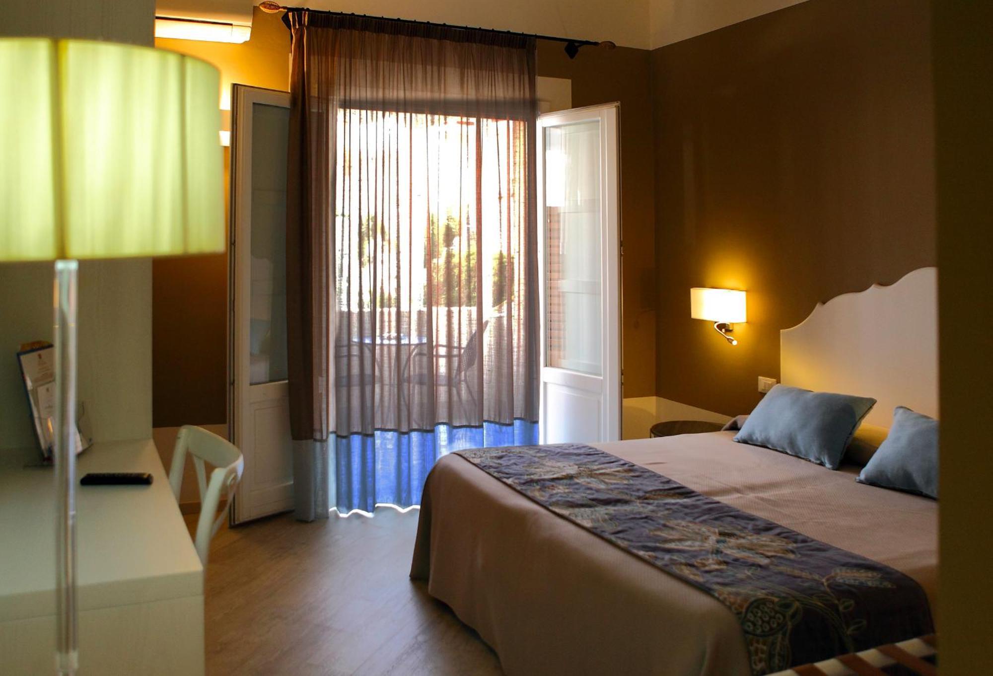 Aegusa Hotel فافينانا المظهر الخارجي الصورة