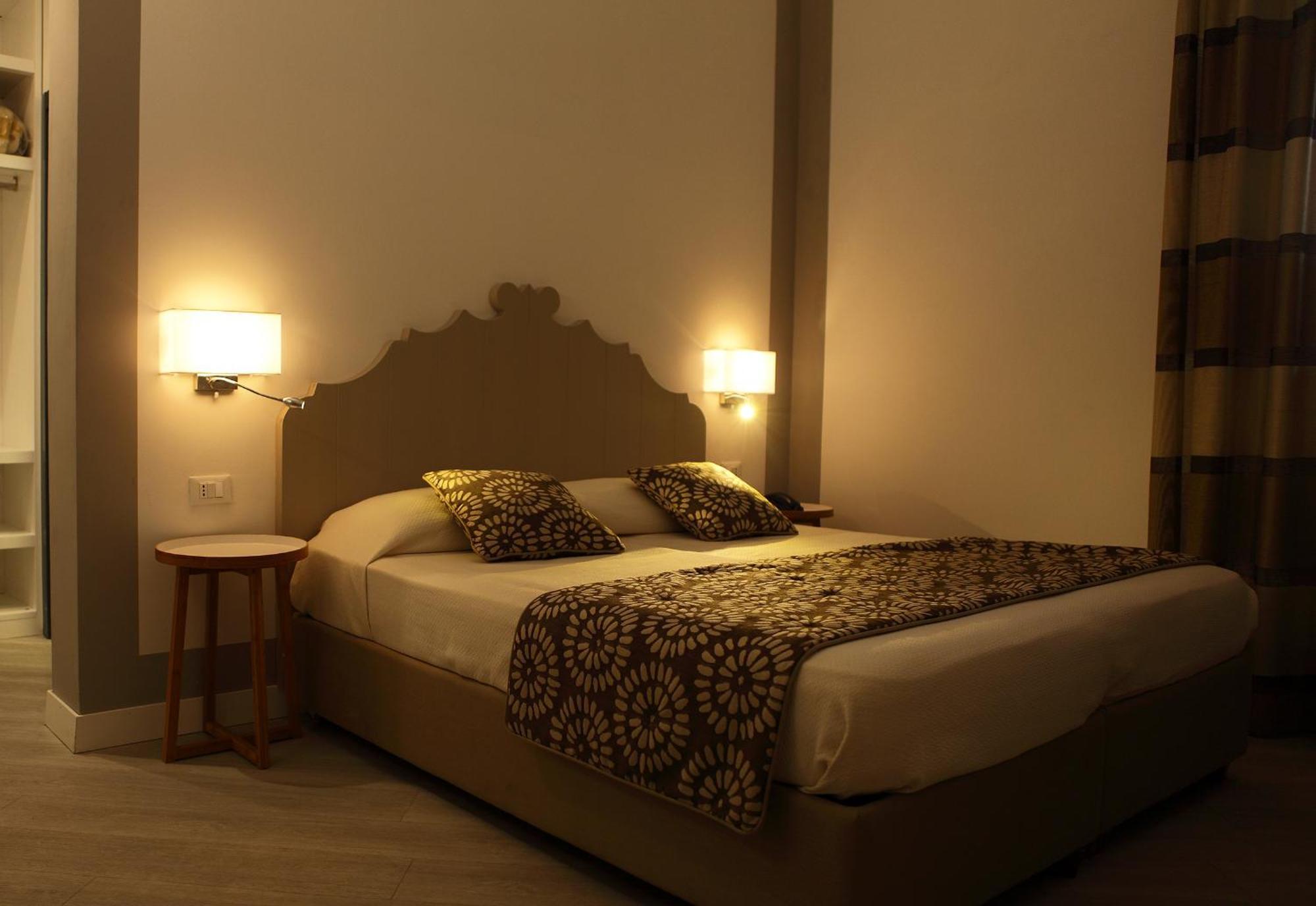Aegusa Hotel فافينانا الغرفة الصورة