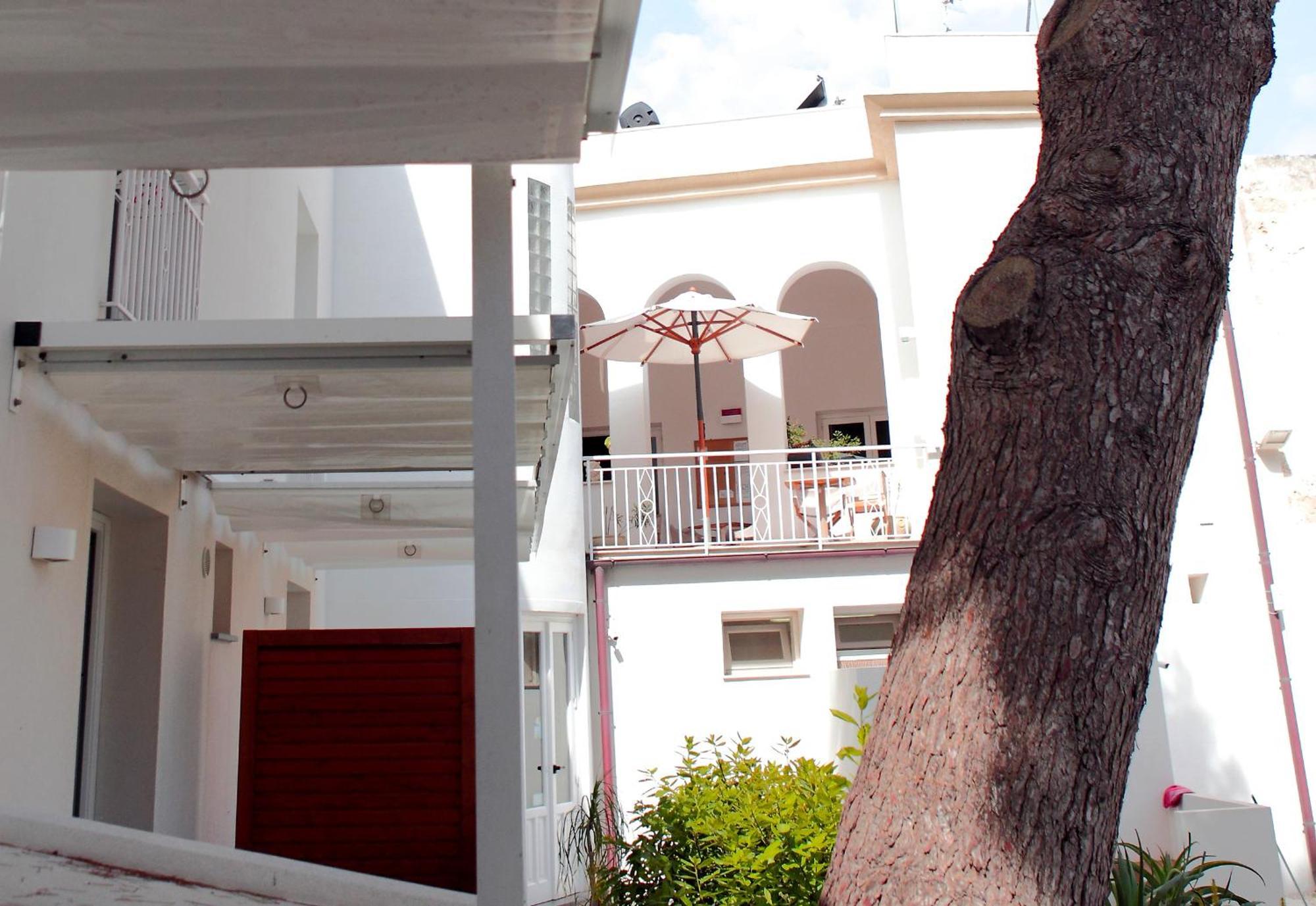 Aegusa Hotel فافينانا الغرفة الصورة